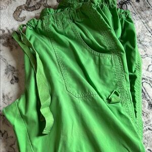 Green cargo pants size Large
